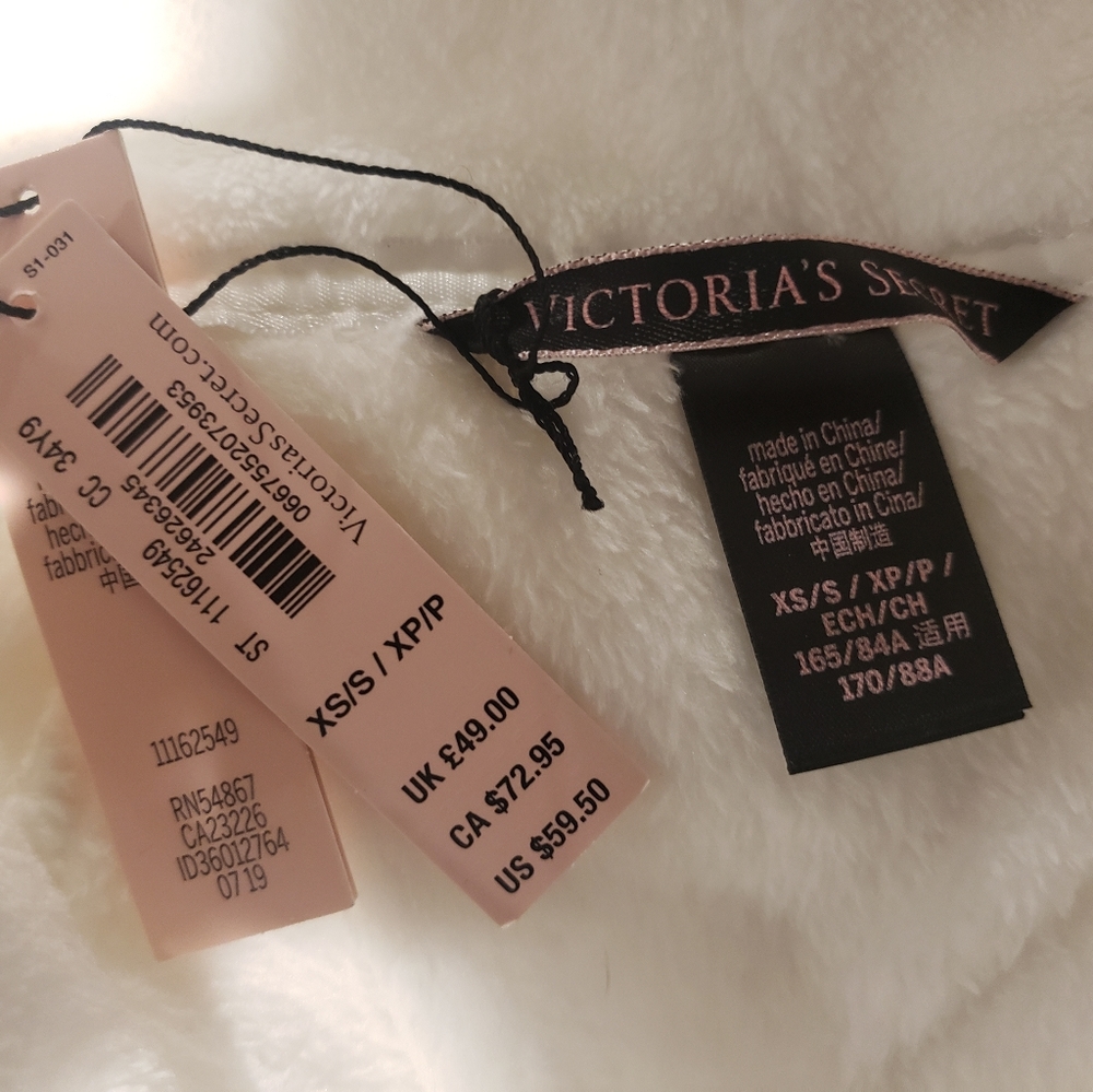 Victoria Secret Cozy Robe - Picture 4 of 6